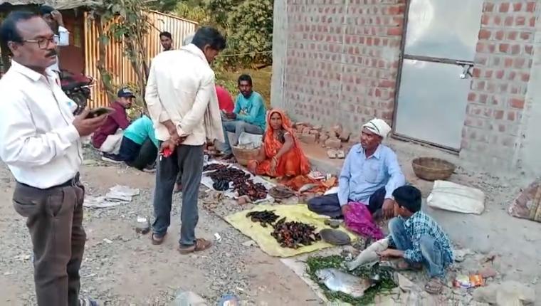 हंडिया में सीएम मोहन यादव के आदेश का असर नहीं, खुले में बिक रही मांस-मछली 1 IMG 20240314 13515020