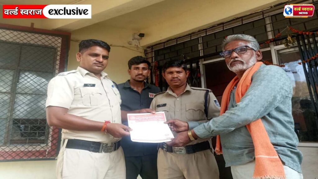 बिना परमिट और फिटनेस के दौड़ रही है दर्जनों यात्री बसें विश्व हिंदू सभा भारत के राष्ट्रीय उपाध्यक्ष ने पुलिस अधीक्षक खंडवा के नाम मांधाता पुलिस थाने पर सोफा ज्ञापन। 4 Q 1762321004 1