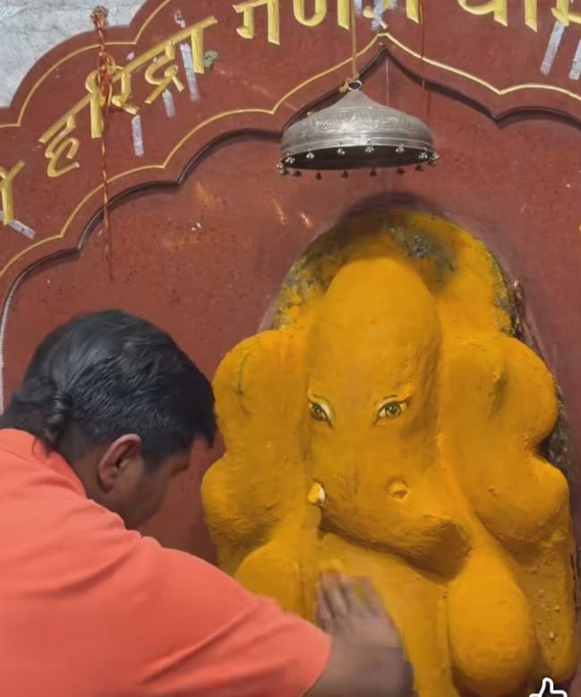 मध्य प्रदेश के इन्दौर मे स्थित हल्दी वाले श्री गणेश जी का विश्व स्तरिय सम्मान हुआ । 1 IMG 20260705 WA0001