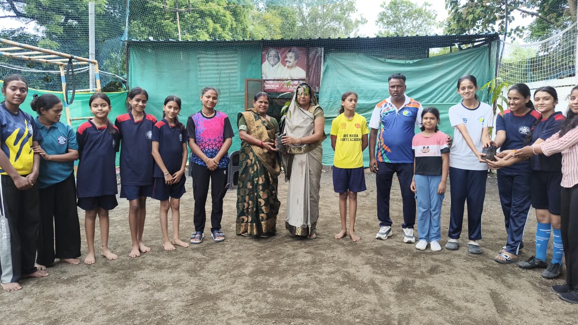 पर्यावरण संरक्षण एवं हरियाली बढ़ाने के उद्देश्य सेसमाजसेवी और खिलाड़ियों एवं द्वारा किया गया पौधा रोपण । 1 IMG 20260714 WA0006