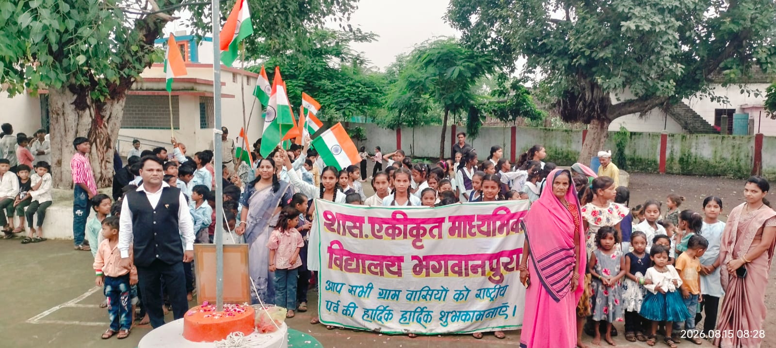 शासकीय एकीकृत माध्यमिक विद्यालय भगवानपुरा में शान से फहराया तिरंगा, देशभक्ति के रंग में रंगा विद्यालय परिसर। 1 IMG 20260815 WA0000