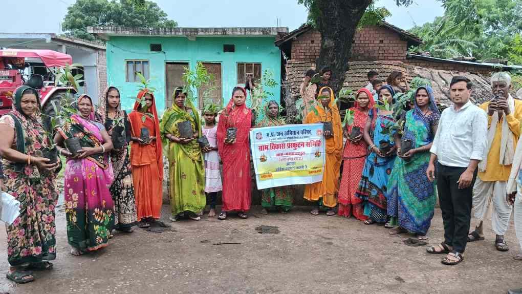 हरियाली अमावस्या पर ग्राम भगवानपुरा में हुआ पौधारोपण। 1 Q 1786622798