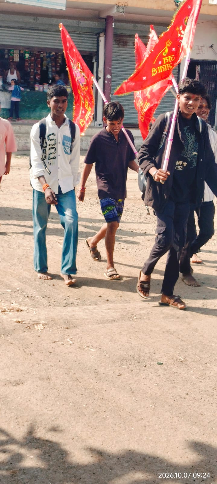 सलकनपुर माताजी के दर्शन के लिए पैदल रवाना हुए भक्तगण। 1 IMG 20261007 WA0001