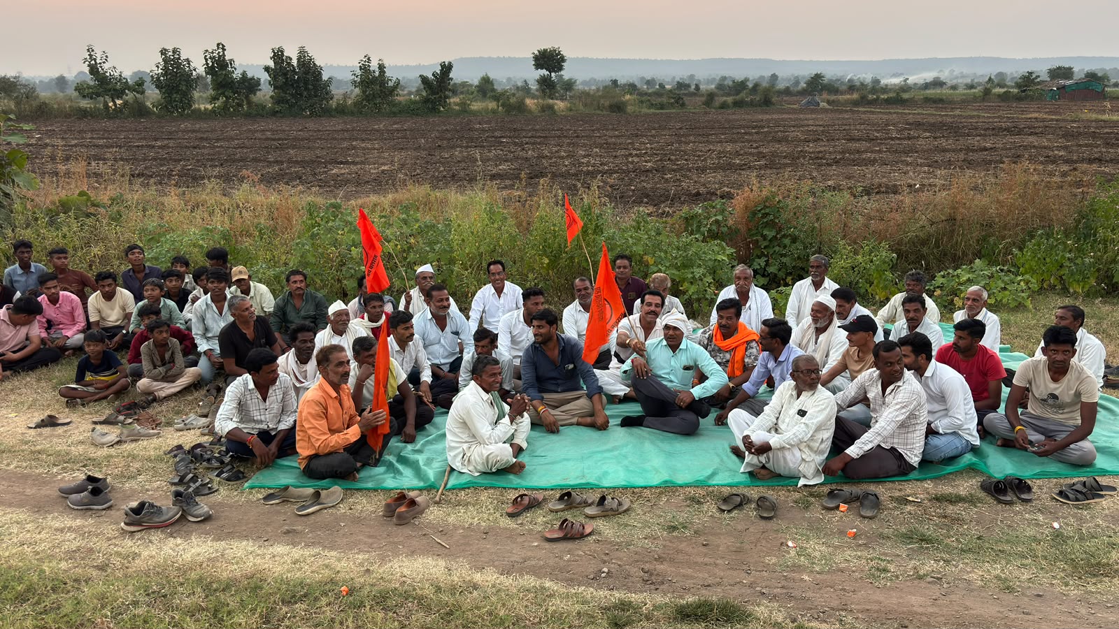 बिजली कटौती के विरोध में भारतीय किसान संघ का शेरगुना ग्रिड पर हल्ला-बोल, सैकड़ों किसानों ने दिया धरना। 1 IMG 20261013 WA0006